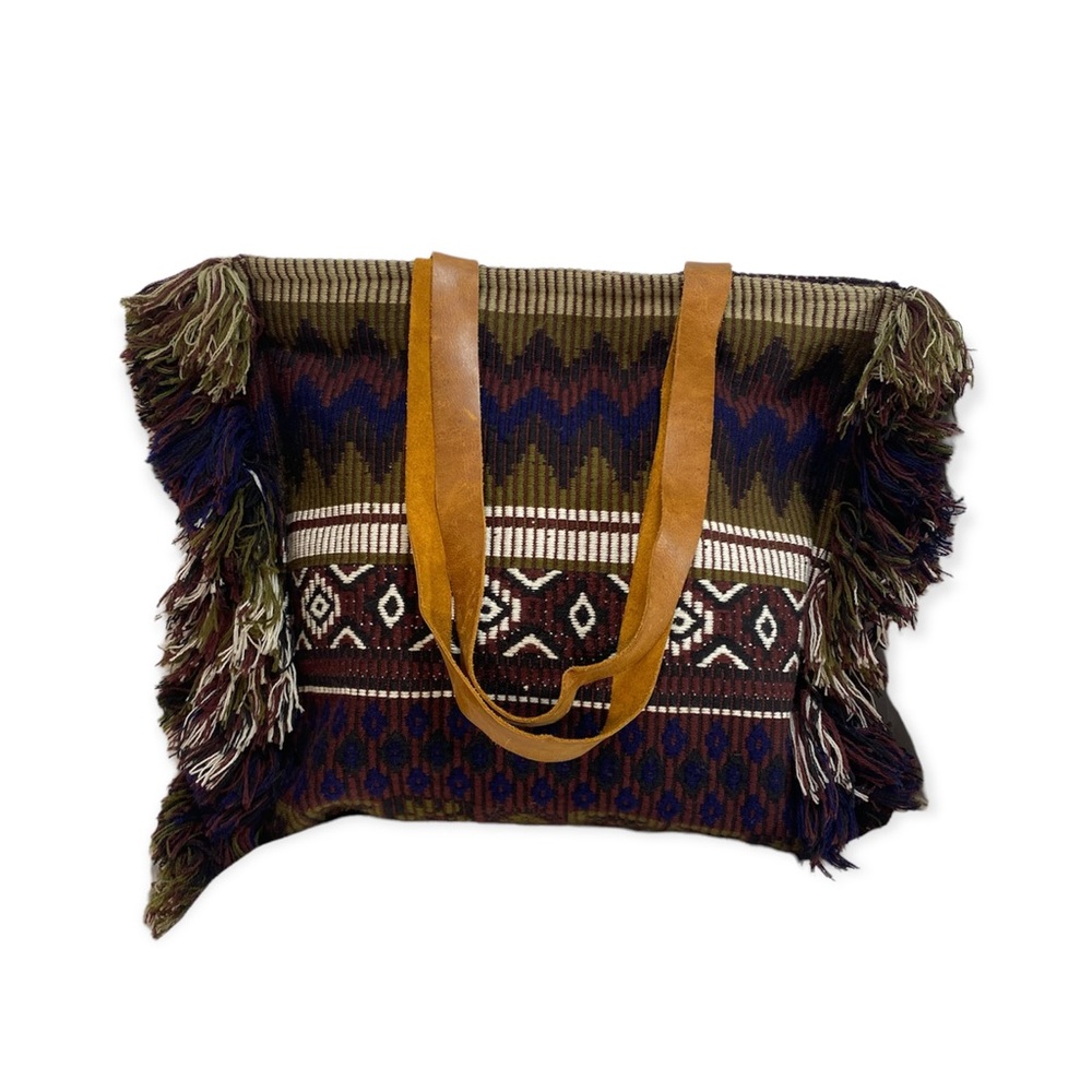 NWOT Earthbound Boho Side Fringe Large Shoulder Tote Bag - Picture 2 of 4